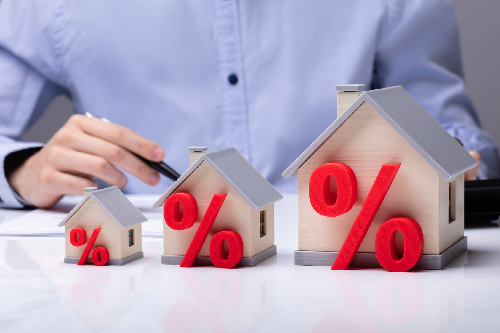 Lorsque le patrimoine net taxable est entre 1.300.000 € et 1.400.000 €, le calcul de l’IFI est réduit selon le calcul : (17.500 € - 1,25 % x montant du patrimoine net taxable). © Andrey Popov, Fotolia